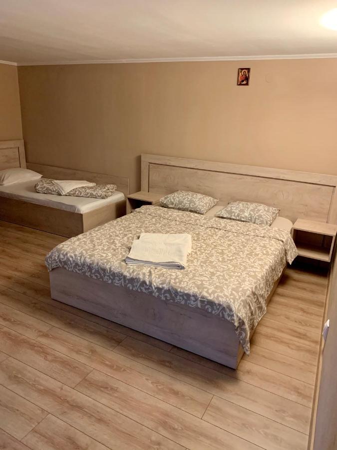 Guest house Pensiunea Laura Chiscau
